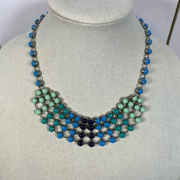 Elegant Blue and Green Beaded Necklace - Picture 1 of 3
